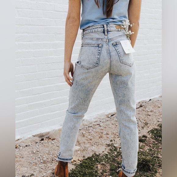 BNWT Acid Wash Mom Jean - Picture 2 of 3